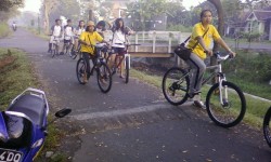 Wisata bersepeda menyusuri selokan mataram jogja