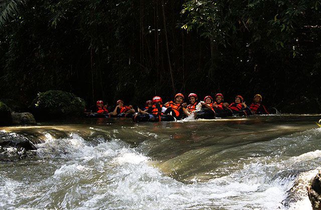 Karst Tubing Surobayan Sedayu tepatnya terletak di Jalan Wates km 9,5 di Dusung Surobayan, Desa Argomulyo, Kecamatan Sedayu Kabupaten Bantul.