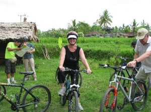 wisatawan bersepeda di jogja