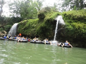 Daftar dan lokasi Wisata Goa di Jogja-Cavibng, cave tubing di jogja
