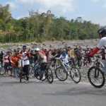 Foto lavatours dengan sepeda di kali boyong bersama RS Happy Land