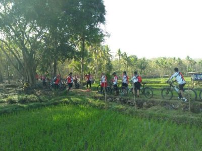 rute sepeda pedesaan dan persawahan di kawasa wisata goa pindul
